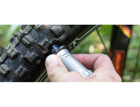Stan's NoTubes DART Tool